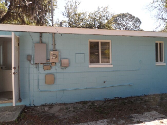 Building Photo - ADORABLE DEBARY HOME FOR MORE INFORMATION CONTACT KAREN GUARDINO, REALTOR 386-747-9295