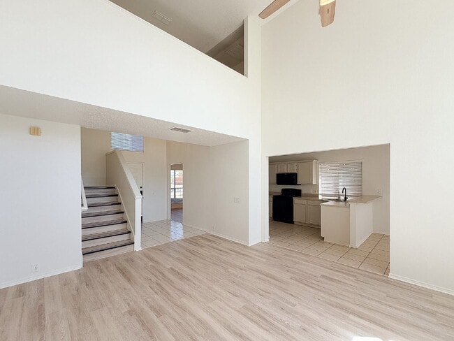Building Photo - 4-Bedroom, 2.5-Bath, 2 Story Home in Fort Worth!