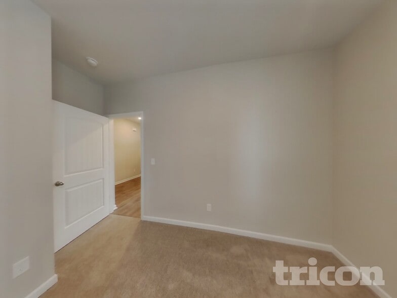 Building Photo - 4050 Beach Wy