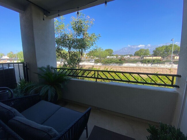 Building Photo - Downtown Upland 3 Bedroom Condo