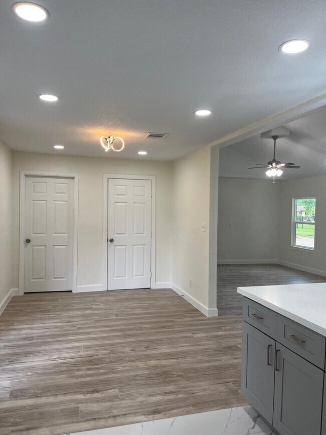 Building Photo - 1310 Canterview Dr