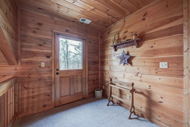 Building Photo - 325 White Water Run