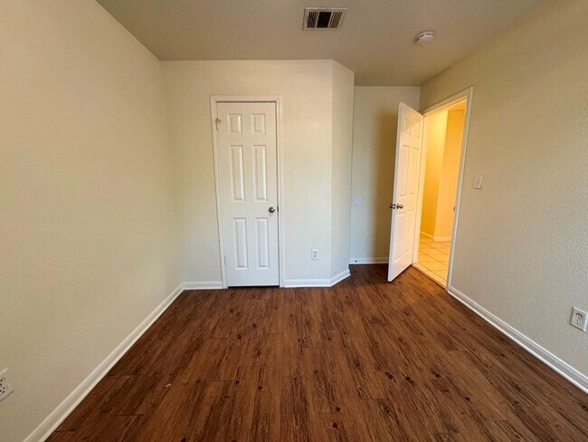 Building Photo - 7309 Ritchie Dr