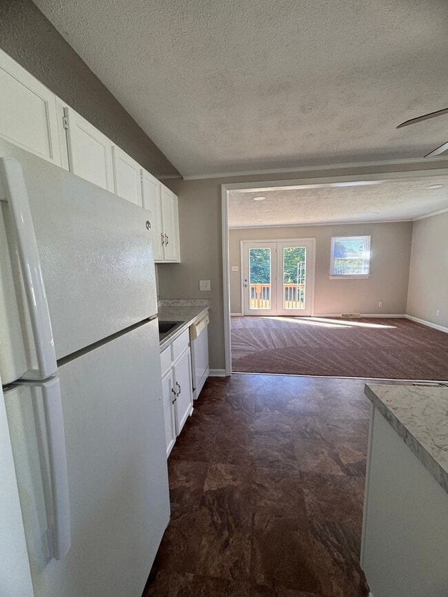 Building Photo - Freshly Updated 3Bedroom One Story Home