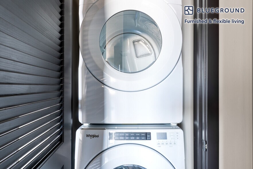 Building Photo - 939 W Washington Blvd