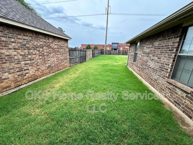 Building Photo - 1306 SW 25th Street