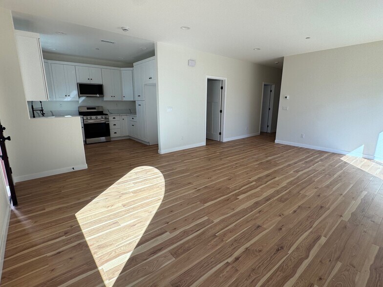 Building Photo - 1101 W 2nd St