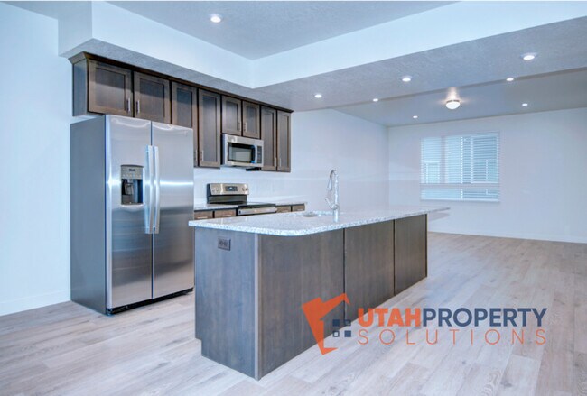 Building Photo - 421 S 960 W