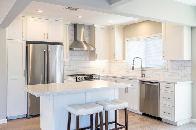 Building Photo - Warm & Inviting Venice Beach Rental Home!