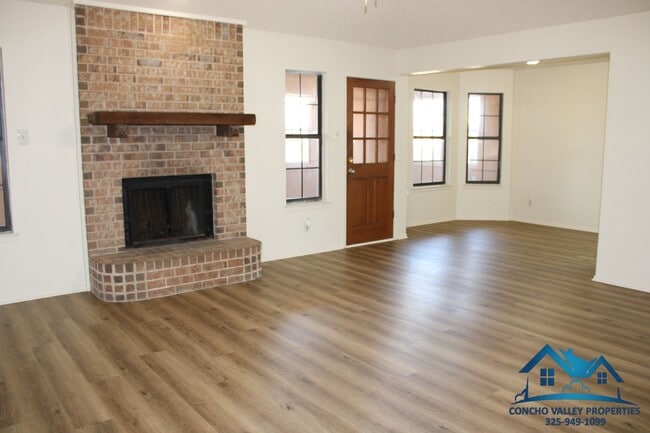 Building Photo - For Rent - 3 Bed/ 2 Bath in Capitol Heights