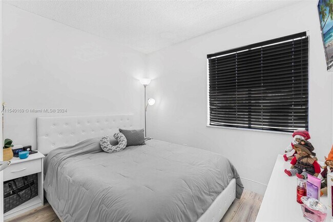 Building Photo - 1144 NW 125th Path