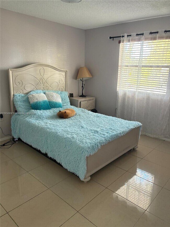 Building Photo - 15661 SW 104th Terrace