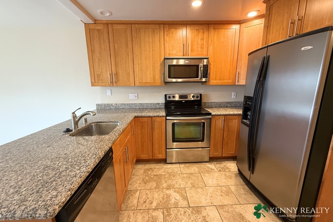 Building Photo - Remodeled 2BR/2.5BA Duplex with 2-Car Garage in San Mateo