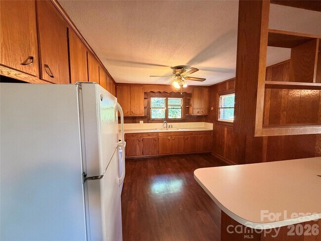 Building Photo - 2590 Otis Dellinger Rd