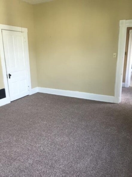 Building Photo - 559 E Epworth Ave