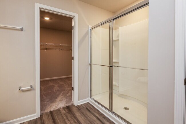 Building Photo - 80 Hyde Park