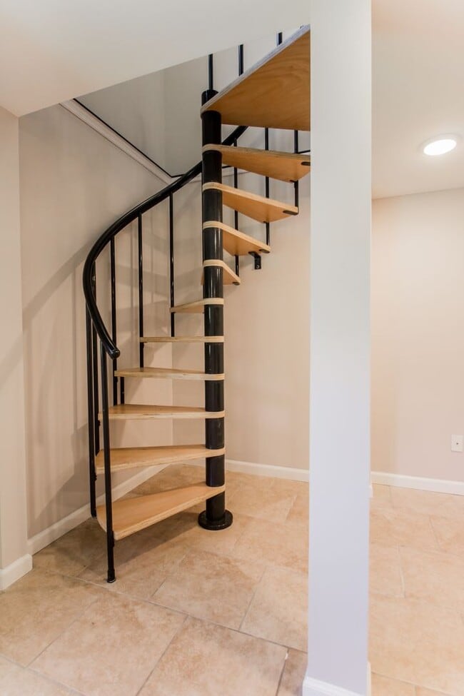 Building Photo - 2242 Zumbehl Rd