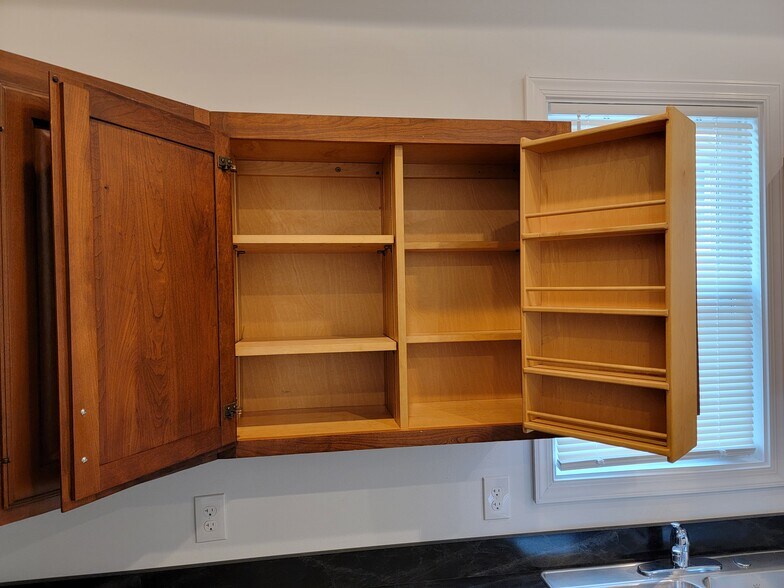 Building Photo - 113 E Chestnut St