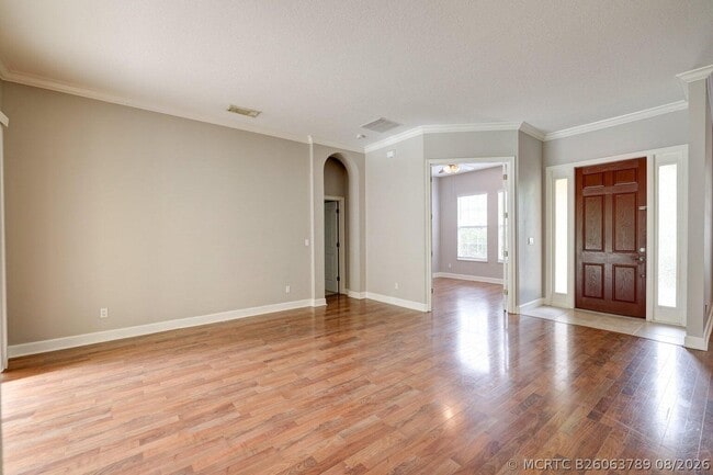 Building Photo - 833 SW Vineland Ct