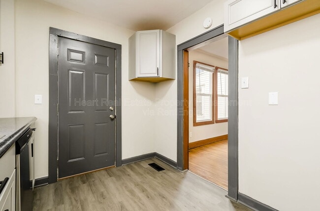 Building Photo - 1215 Sullivant Ave