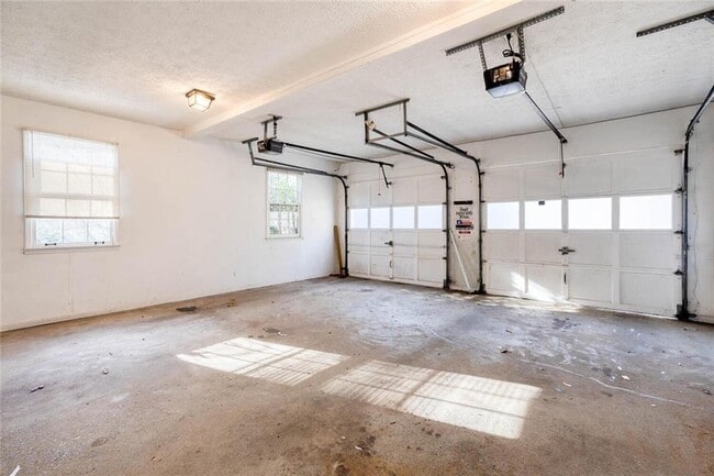Building Photo - 1049 Seven Springs Cir NE