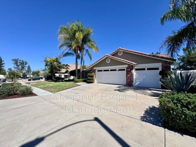Building Photo - 687 Black Oak Cir