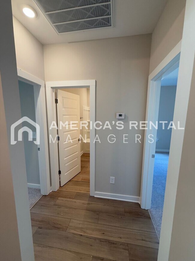 Building Photo - DEPOSIT PENDING! Home for rent in Riverside! Available to View Now!