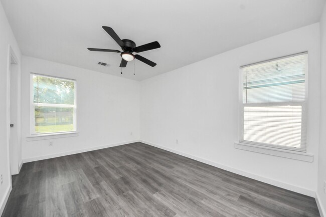 Building Photo - 8125 Laura Koppe Rd