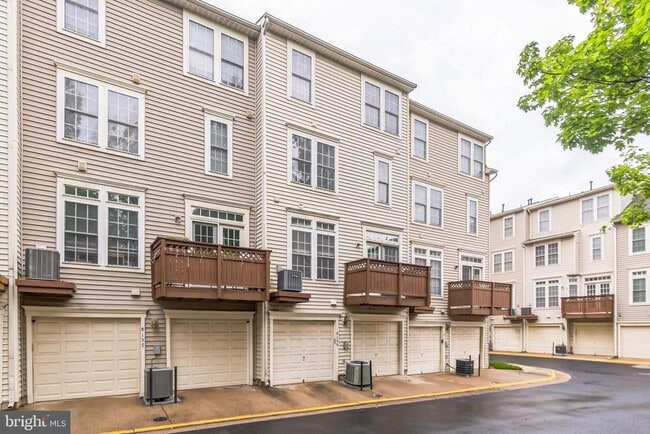 Building Photo - 8159 Skelton Cir
