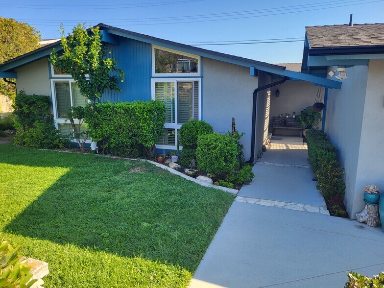 Primary Photo - 5027 Elmdale Dr