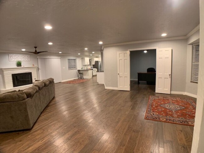 Building Photo - 3 Bed Home OKC - Move in Deposit-Free! (If Qualified)