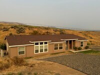 Building Photo - 4 Bed 3 Bath Home with Expansive Country Views!