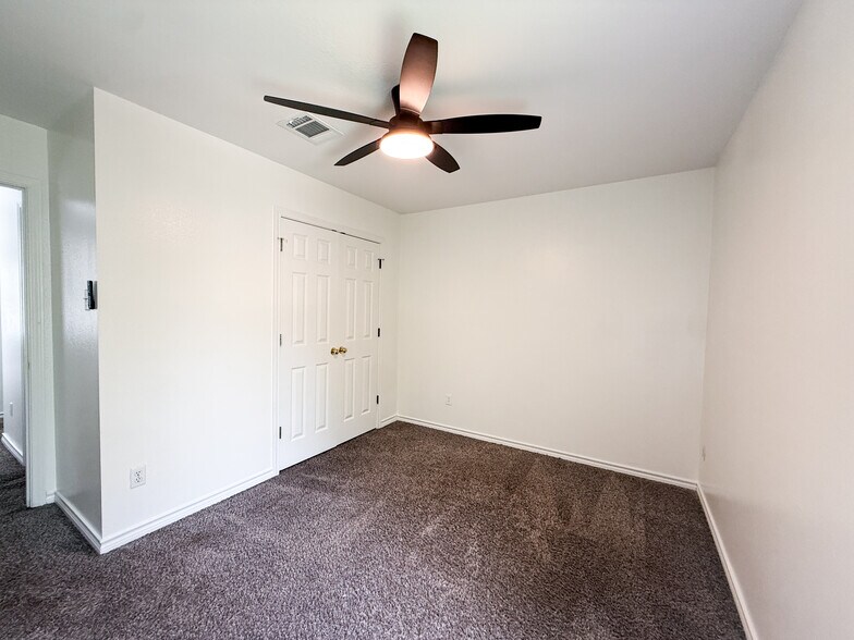 Building Photo - 2902 Kestrel Dr