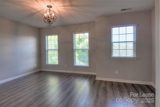 Building Photo - 1444 Ridgehaven Rd