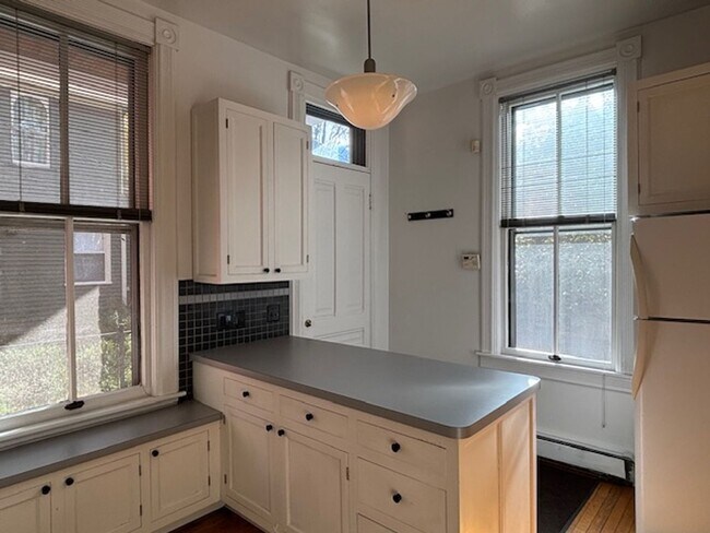 Building Photo - 462 Holly Ave