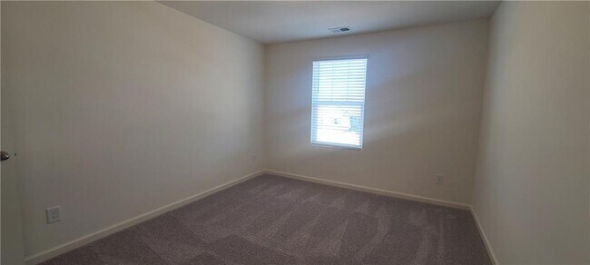 Building Photo - 132 Verona Dr NW