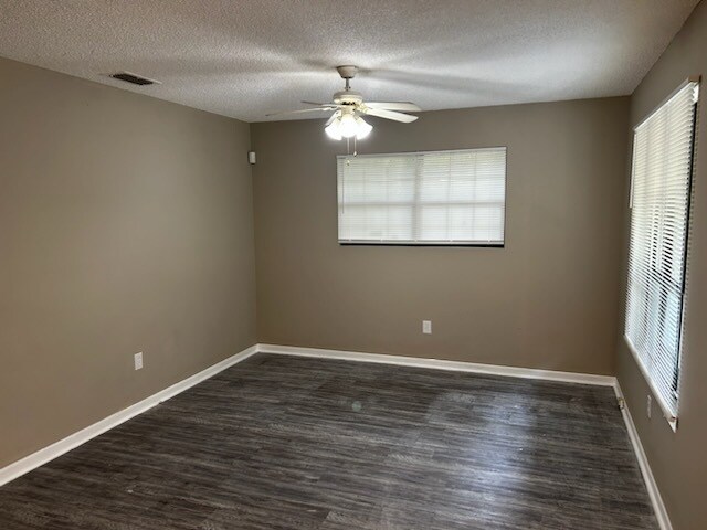 Building Photo - 1877 Rosanne St