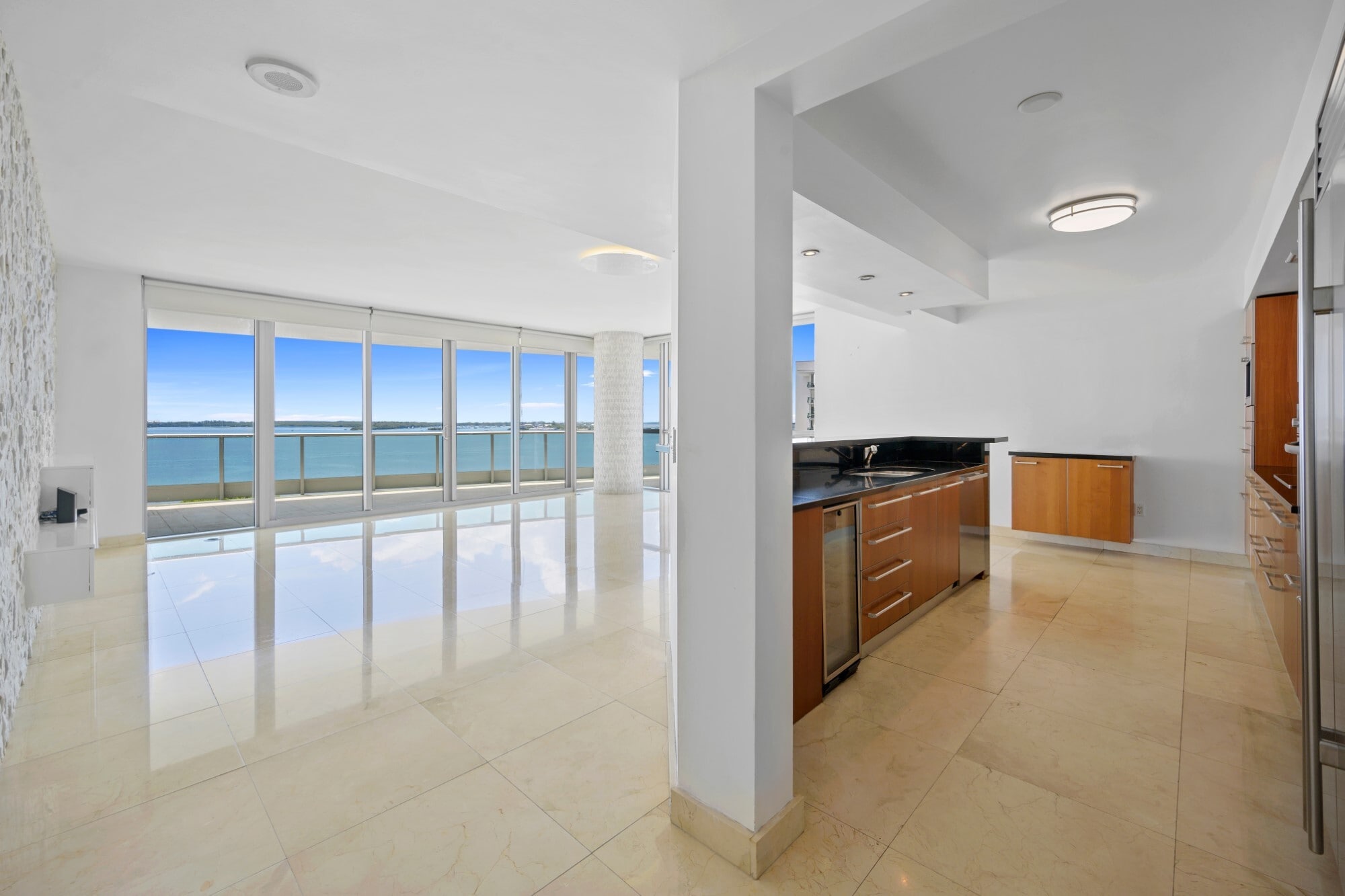 Building Photo - 1331 Brickell Bay Dr