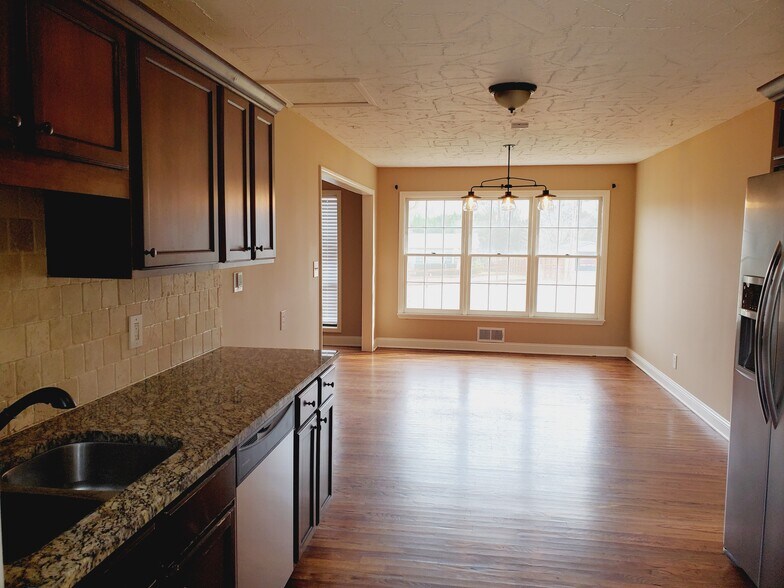 Building Photo - 502 Tomahawk Trail