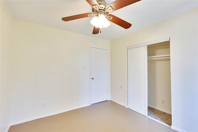 Building Photo - 1002 Bodark Ln