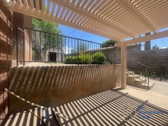 Building Photo - Downtown Near Utah Tech!