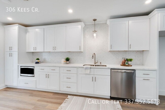 Building Photo - 306 Kees Cir