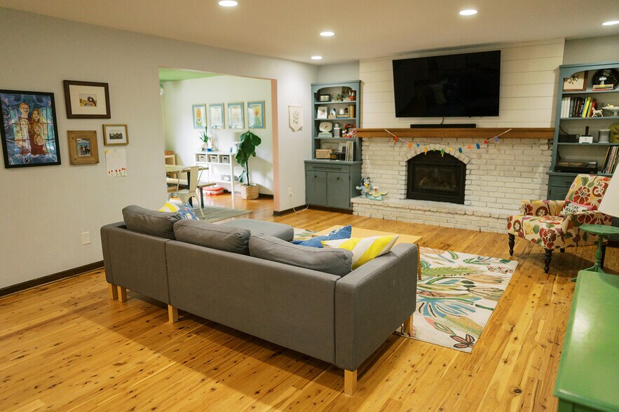 Living Room - 2301 Jessup Cir