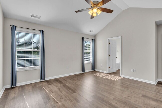 Building Photo - Stunning 4-Bed Home with Modern Kitchen, Bonus Space & Pool Access in Long Creek Plantation