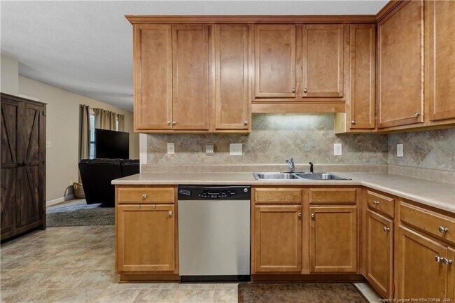 Building Photo - 420 Thorncliff Dr