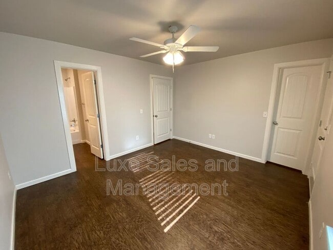 Building Photo - 11414 N Lincoln Blvd