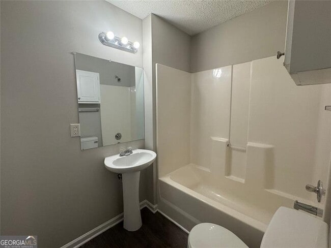 Building Photo - 4044 Robin Cir