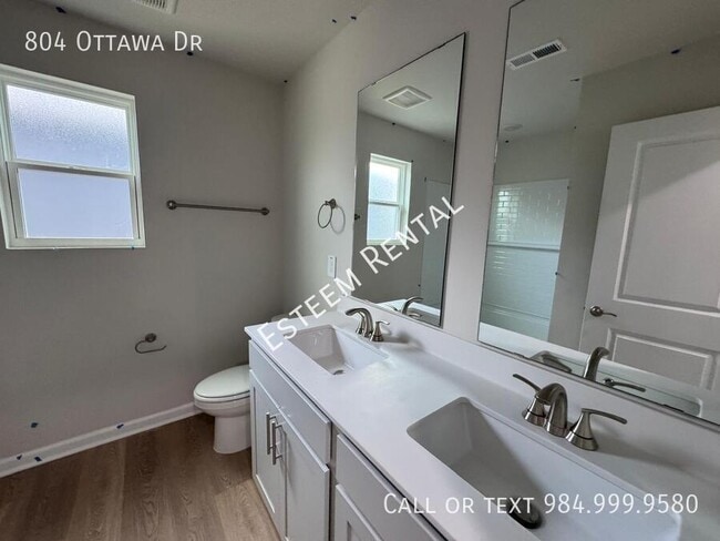 Building Photo - 804 Ottawa Dr