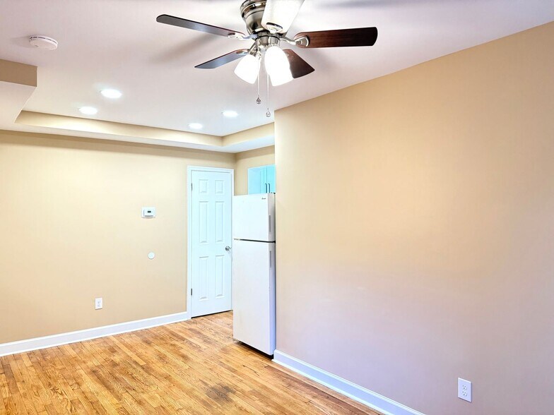 Building Photo - 8800 Plymouth St