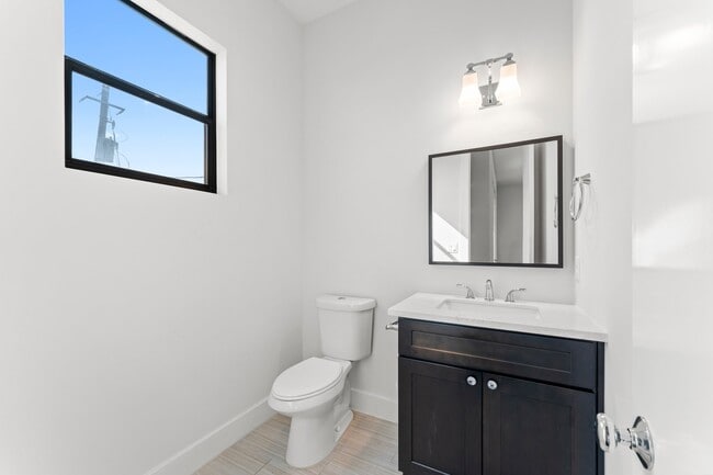 Building Photo - 2909 Gillespie St